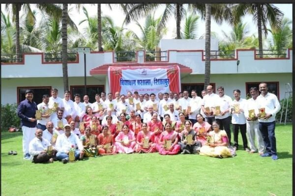 शिक्रापूर येथील विद्याधाम प्रशालेत ३५ वर्षांनी भरला स्नेहमेळावा Swarajyatimesnews