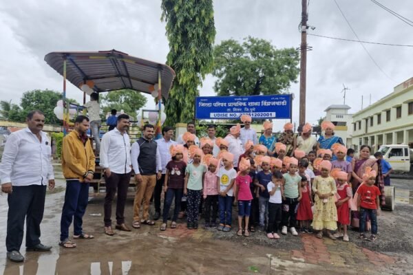 डिंग्रजवाडी येथे विद्यार्थ्यांचे फेटे बांधून ढोल-ताशांच्या गजरात जल्लोषात स्वागत Swarajyatimesnews