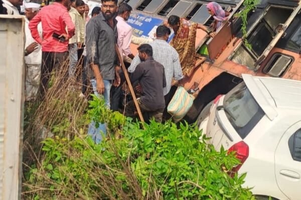 वाडेबोल्हाईत एसटी आणि कारचा भीषण अपघात Swarajyatimesmews