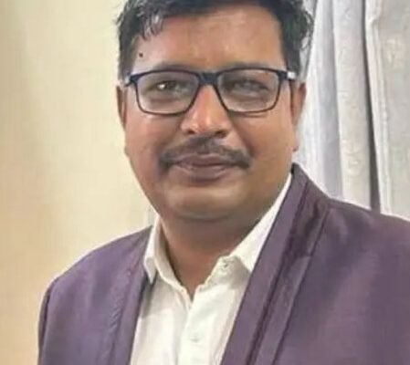 धक्कादायक! लोकांना तणावमुक्त करणाऱ्या डॉक्टराची तणावातूनच आत्महत्या… Swarajyatimesnews